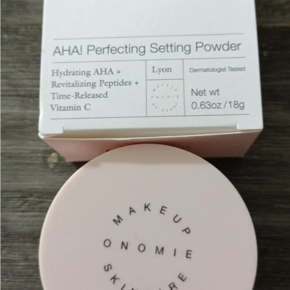 Onomie AHA! Perfecting Setting Powder Lyon, puff mirror compact sealed 18g - Picture 5 of 10